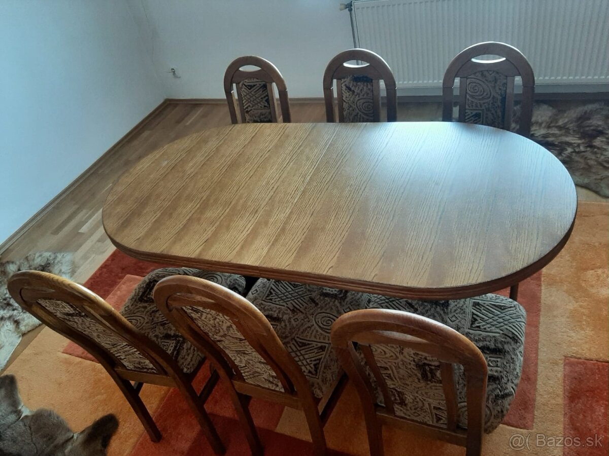 Jedálenský stôl so stoličkami