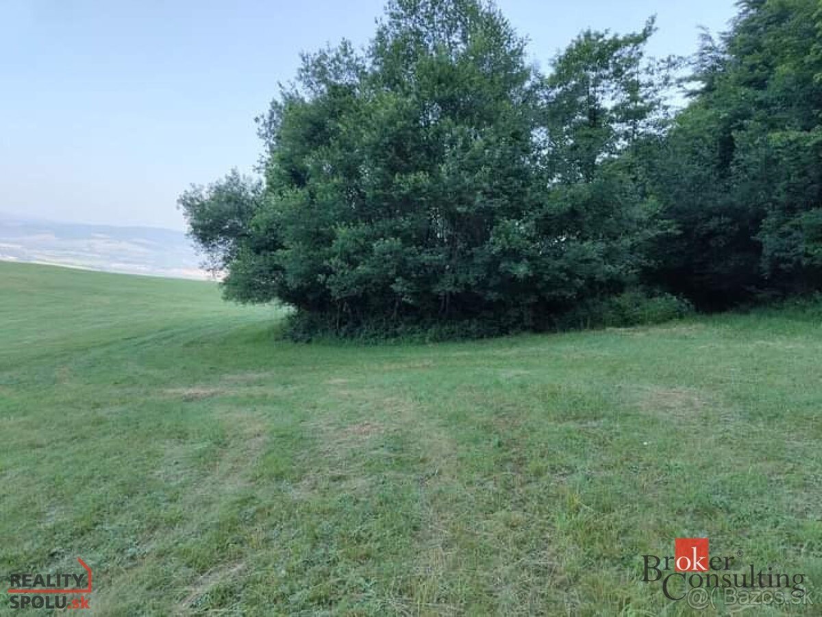 Predám slnečný pozemok pod horou.