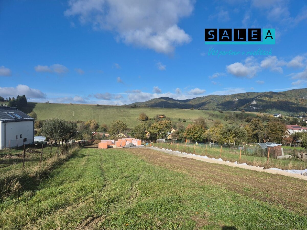 STRÁNSKE - SLNEČNÝ STAVEBNÝ POZEMOK 694 m2 PRIPRAVENÝ PRE VÝ