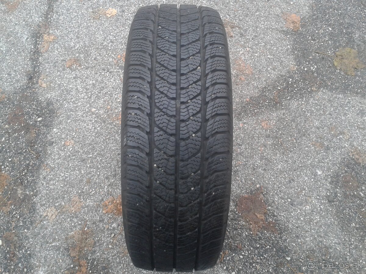 Zimna pneumatika: 215/65/r16c