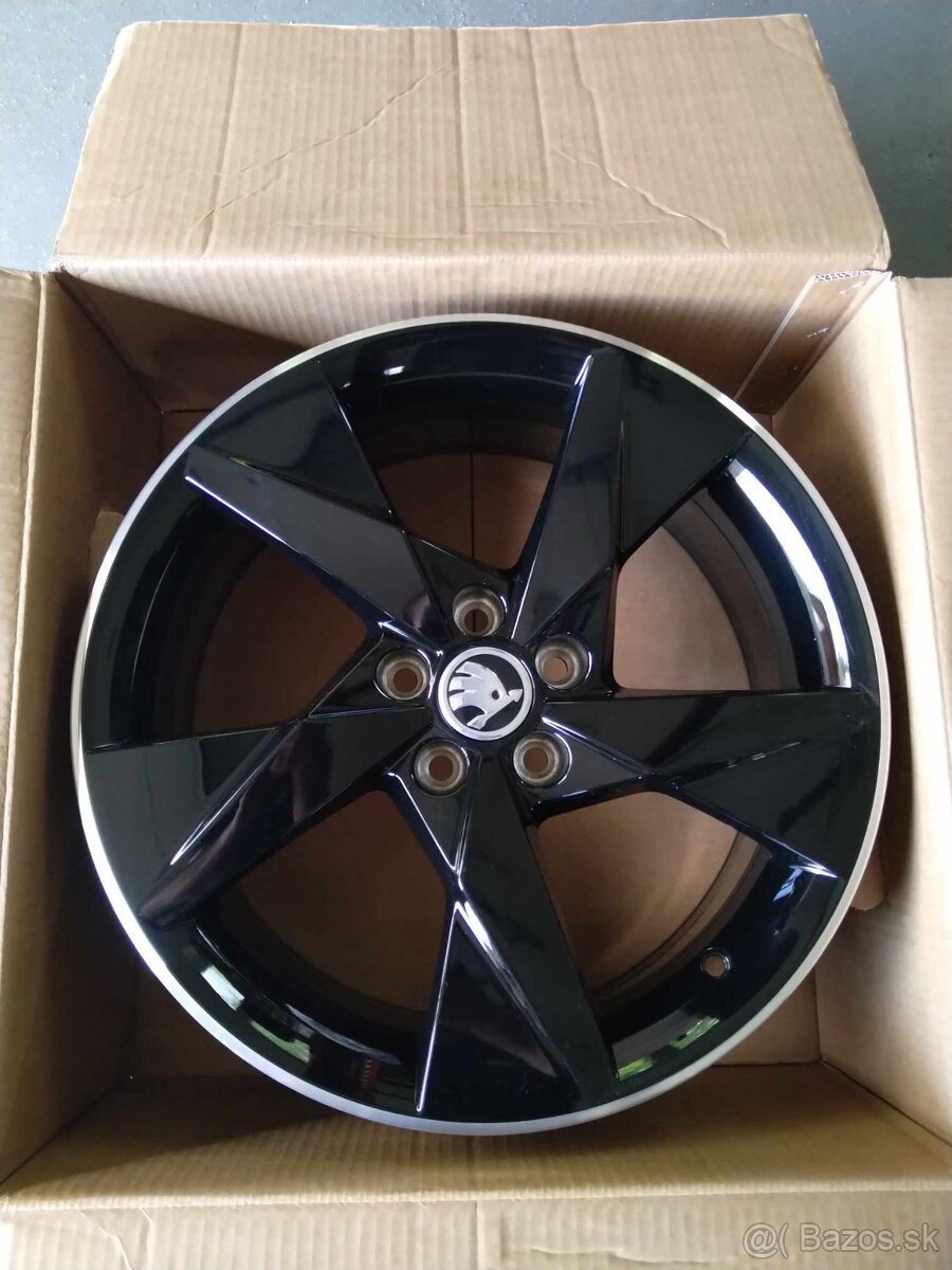 Alu ŠKODA SCALA,KAMIQ R 17 + letné pneu