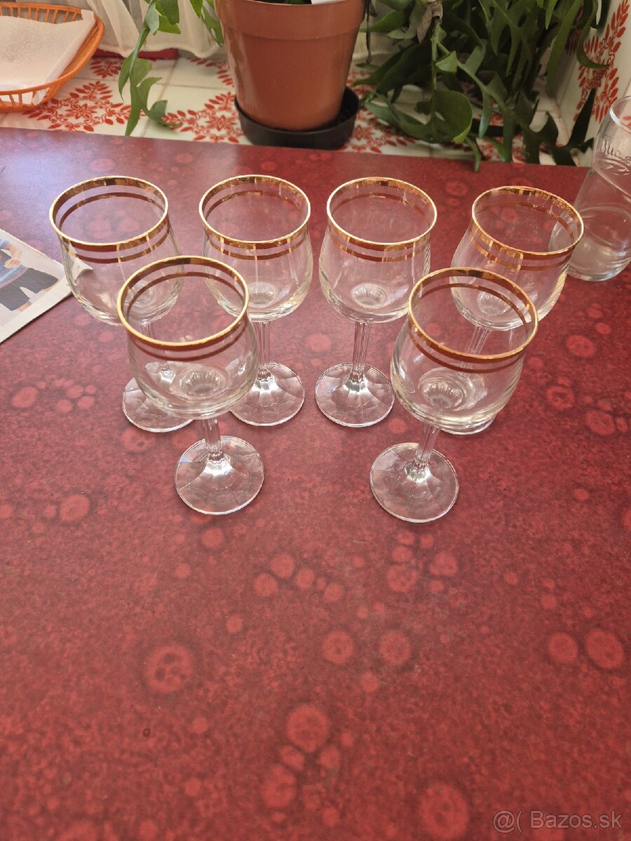 3 sada pohárov