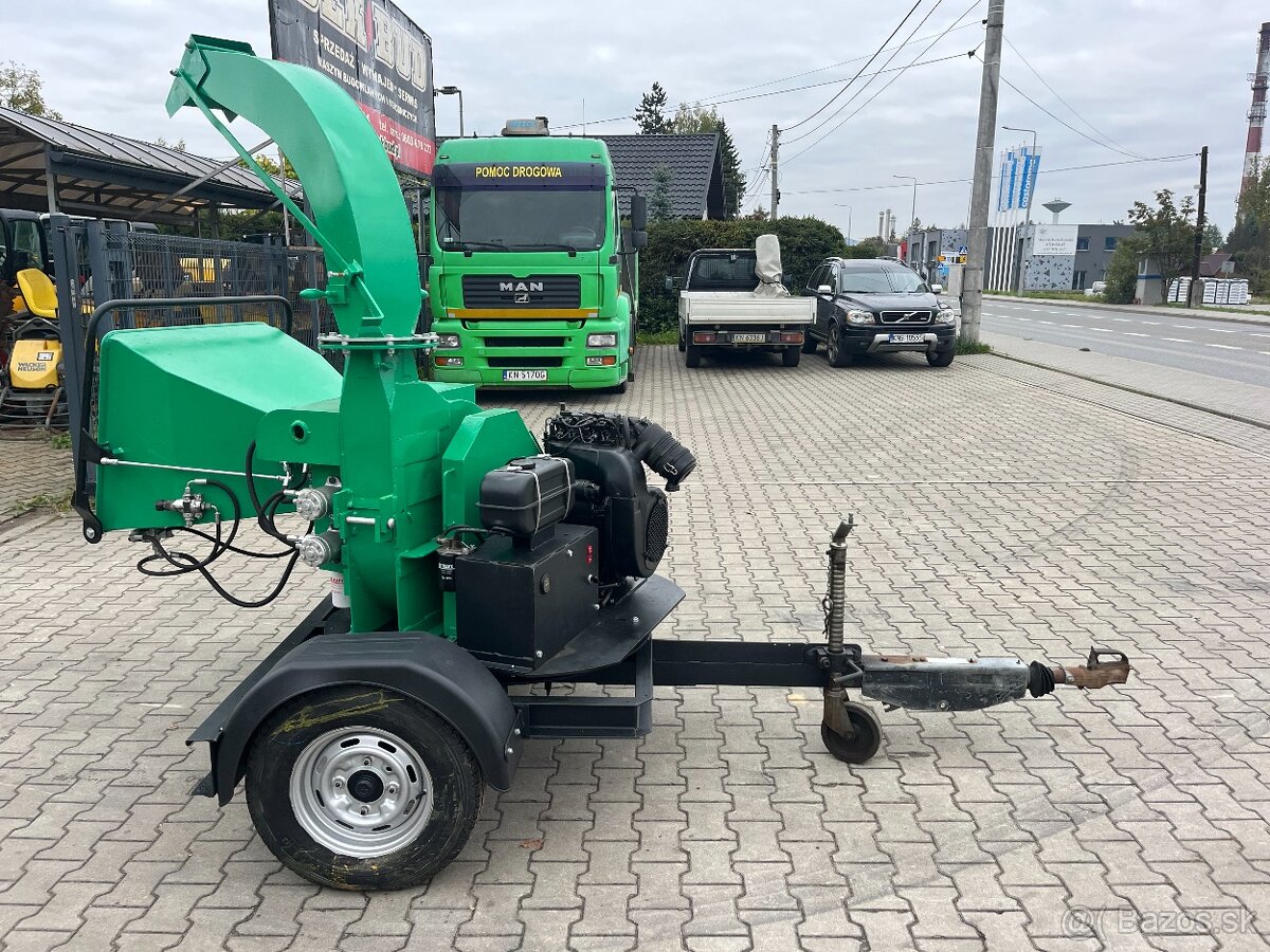 Mobilný sekač dreva so spaľovacím motorom, drvič konárov