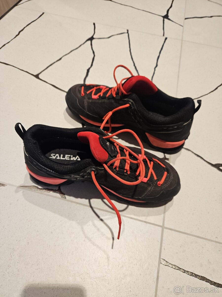 Turisticke topanky Salewa damske