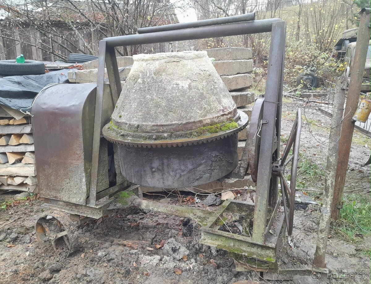 Stavebná miešačka s reverzným chodom