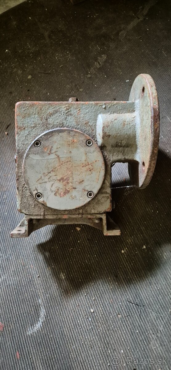 Predám uhlovú prevodovku v pomere 10 ku 1