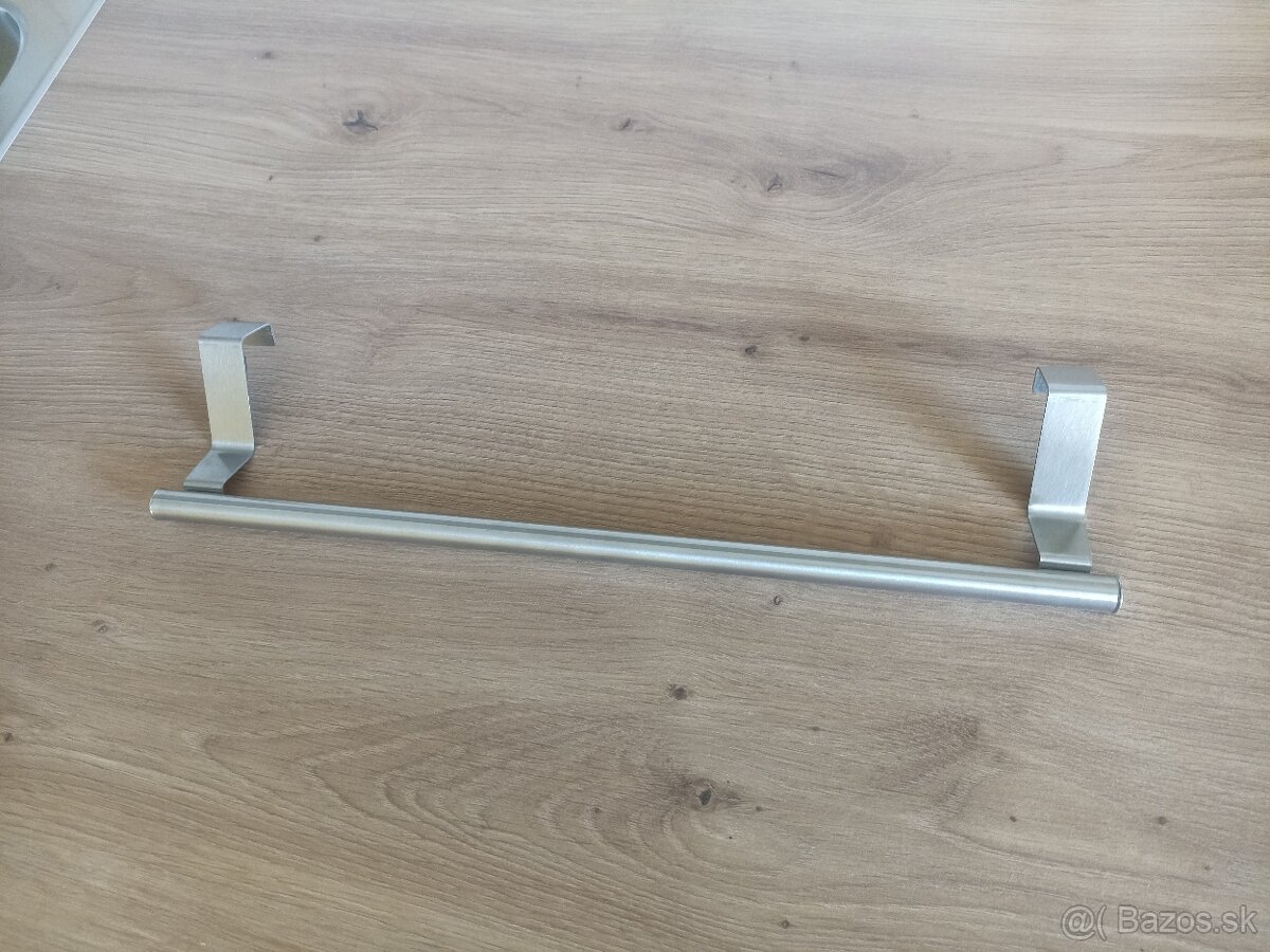 Vešiak na utierky do kuchyne