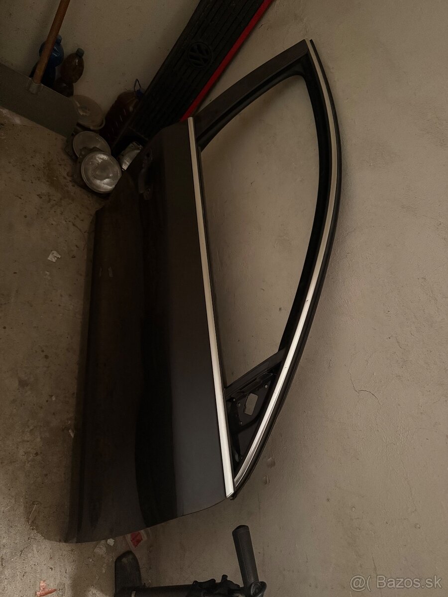 Superb 2 pravé predné dvere