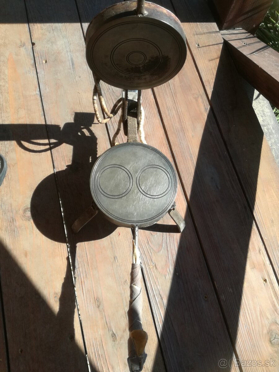 Dva elektricke oblatkovace na 220V