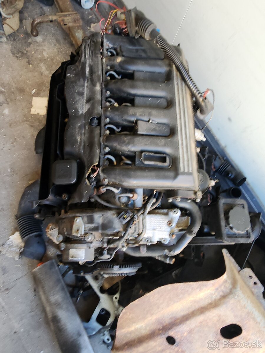 Rozpredám motor BMW 142kw