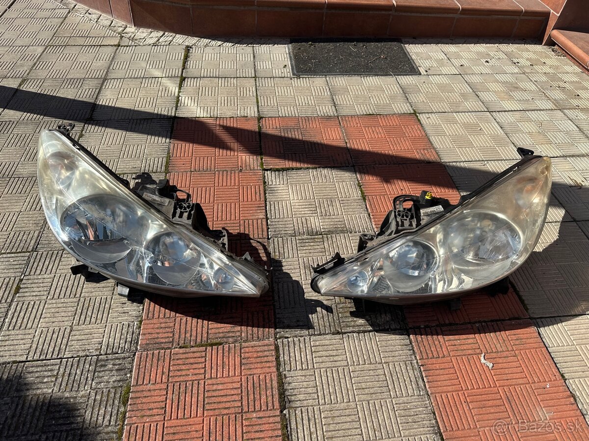 Predné svetla Peugeot 207