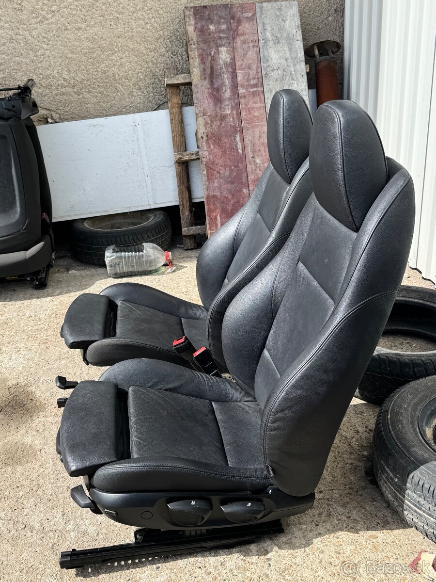 Sedačky "Sportsize" BMW