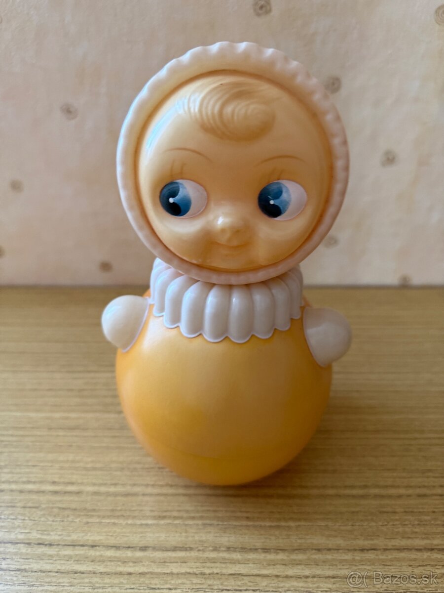 Retro hrkacia plastova babika