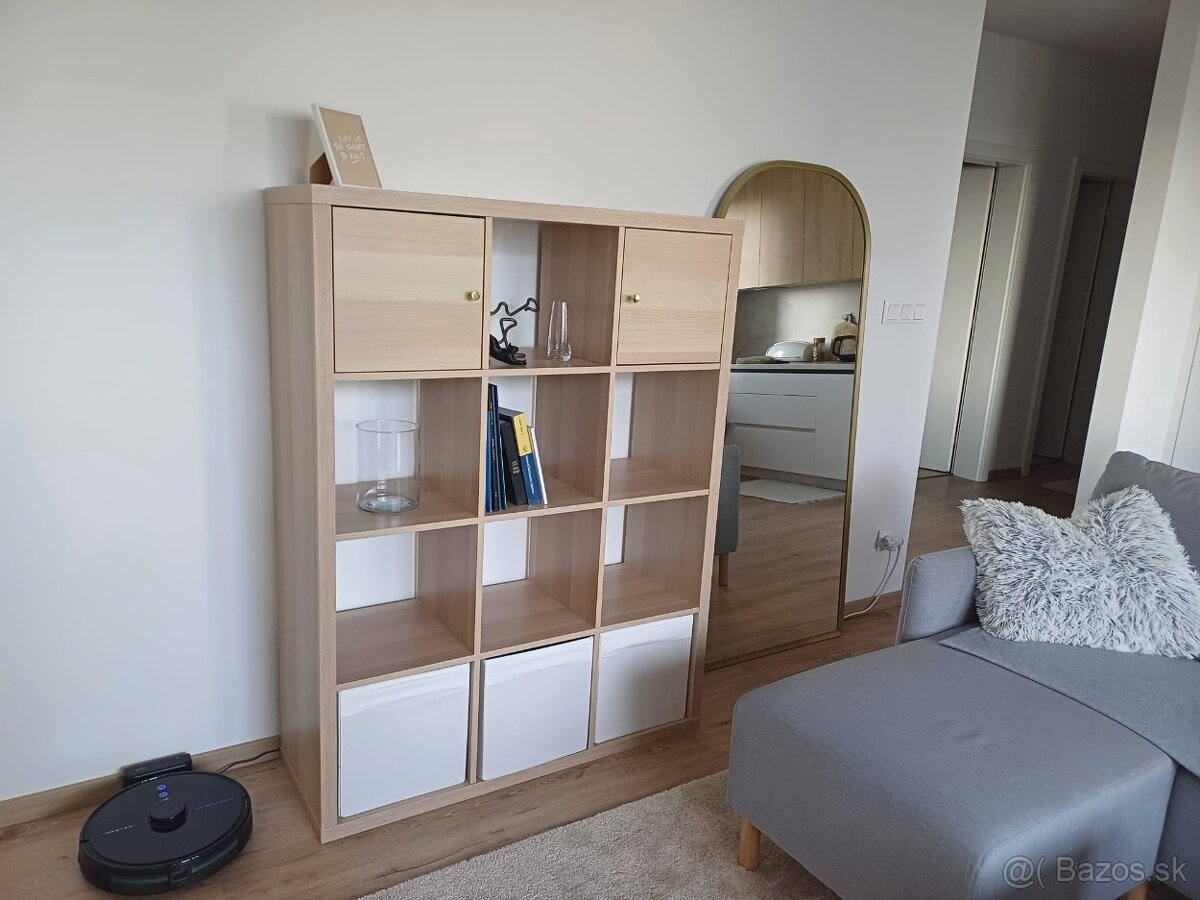 KALLAX 3 x 4 polica s dvomi dvierkami