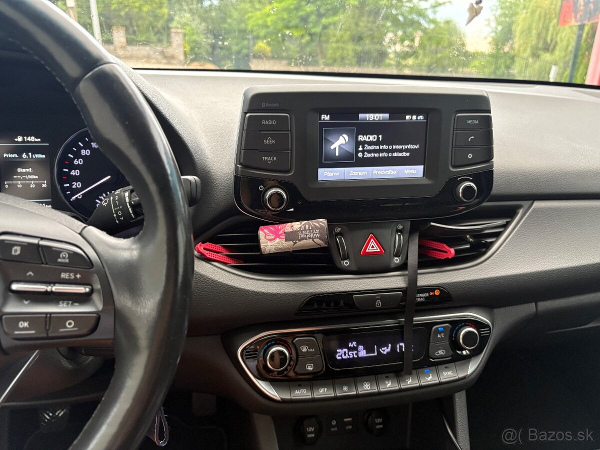 Predam hyundai i30 1.6 nafta