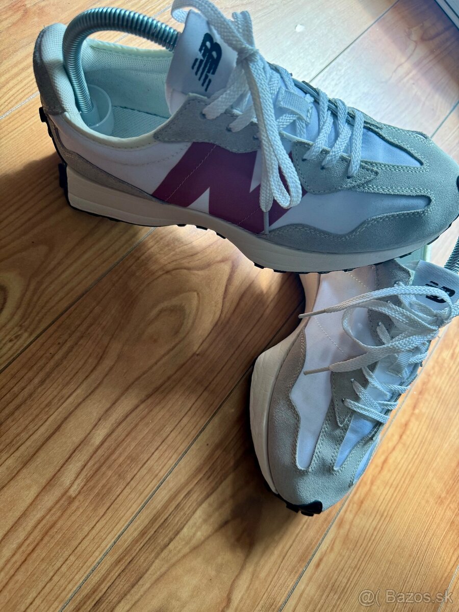 New Balance 327