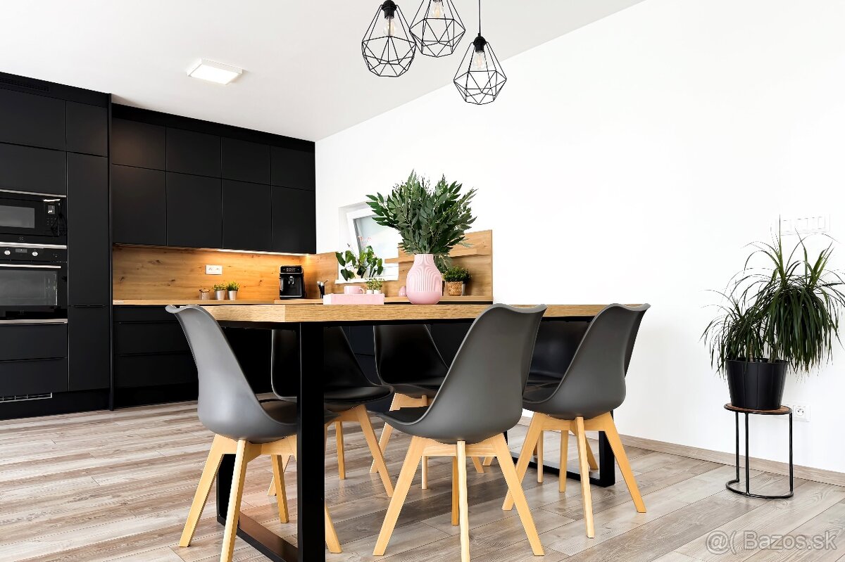 Rodinný dom s dvojgarážou v Špačinciach