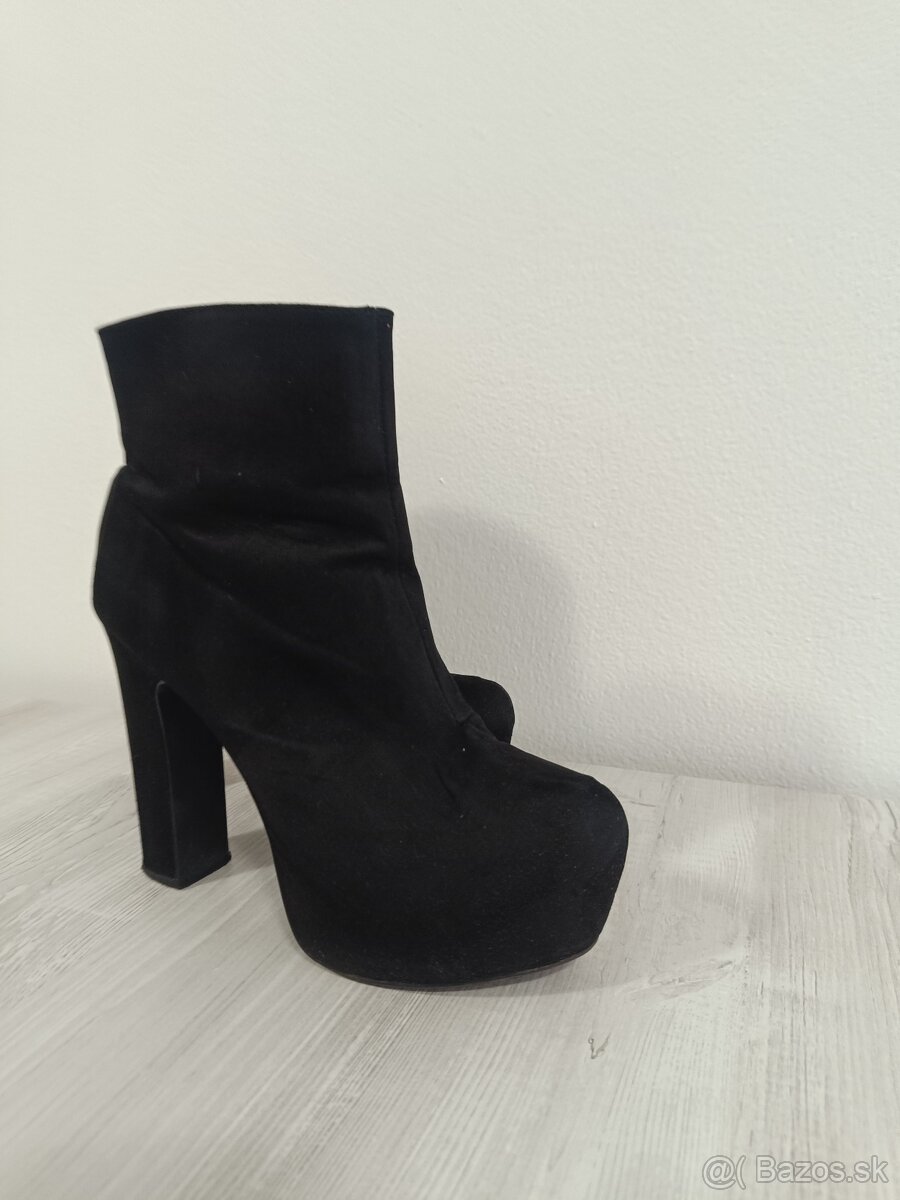 Dámske topánky na platforme 40