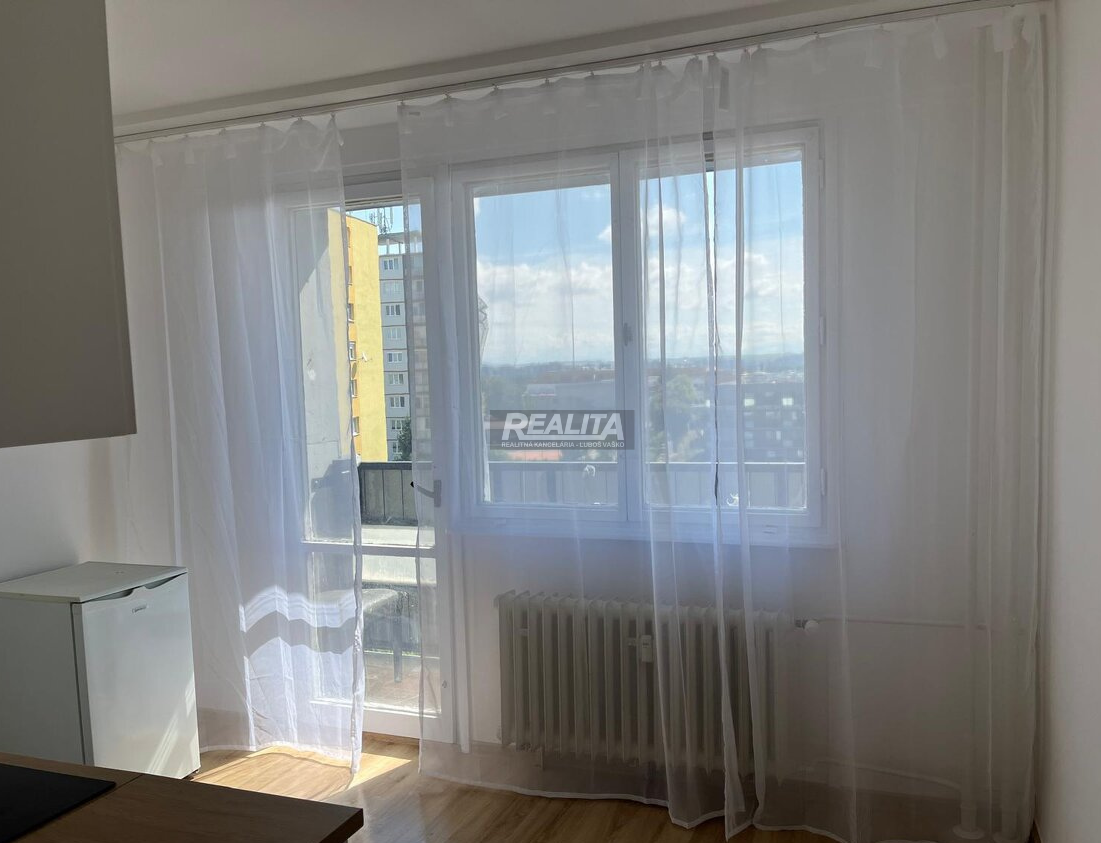 SVETLÝ 2-IZB. BYT, CENTRUM-STARÉ MESTO, BALKÓN