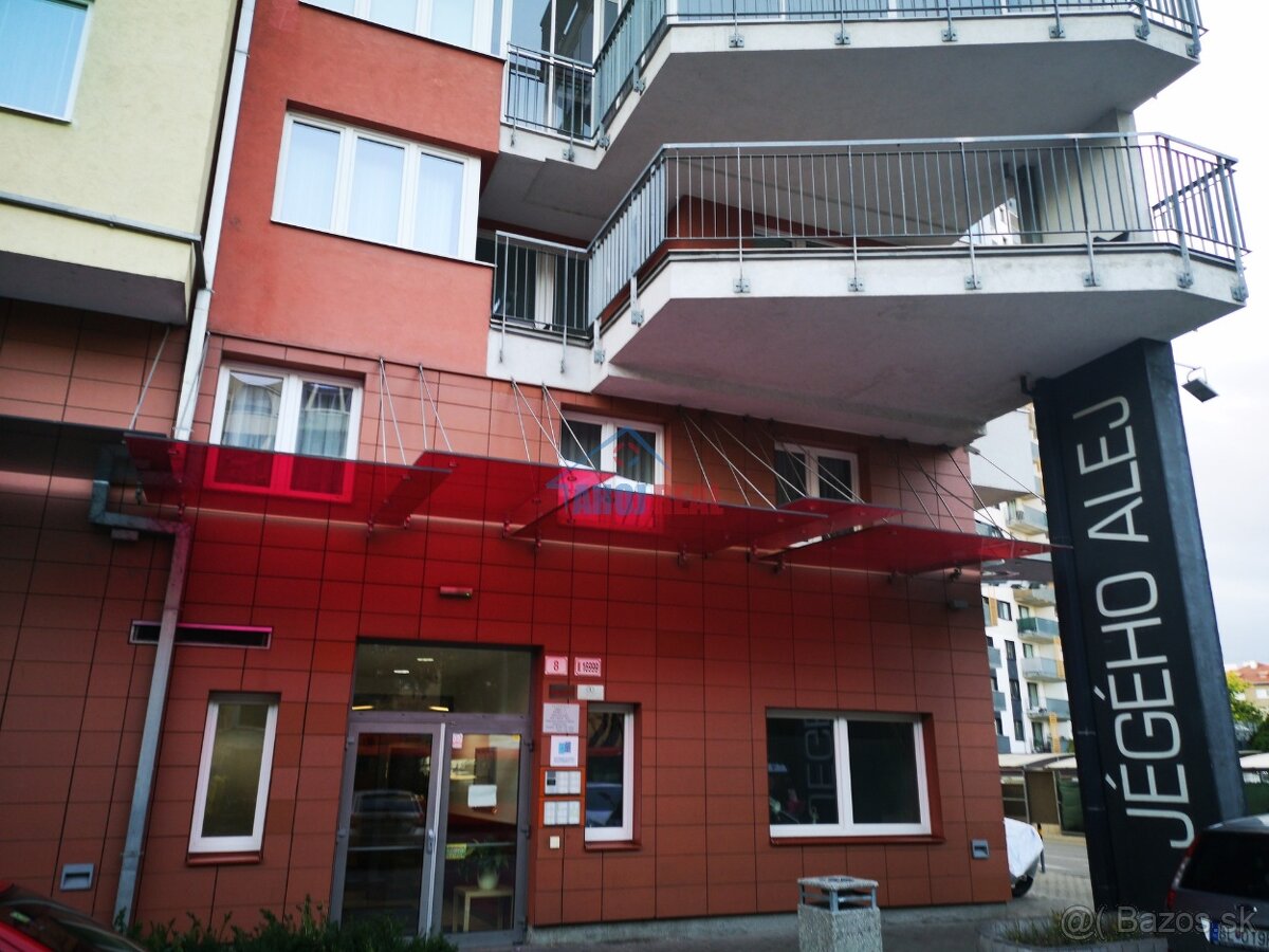 Krásny NOVO zariadený 2-IZB byt + garáž, RUŽINOV