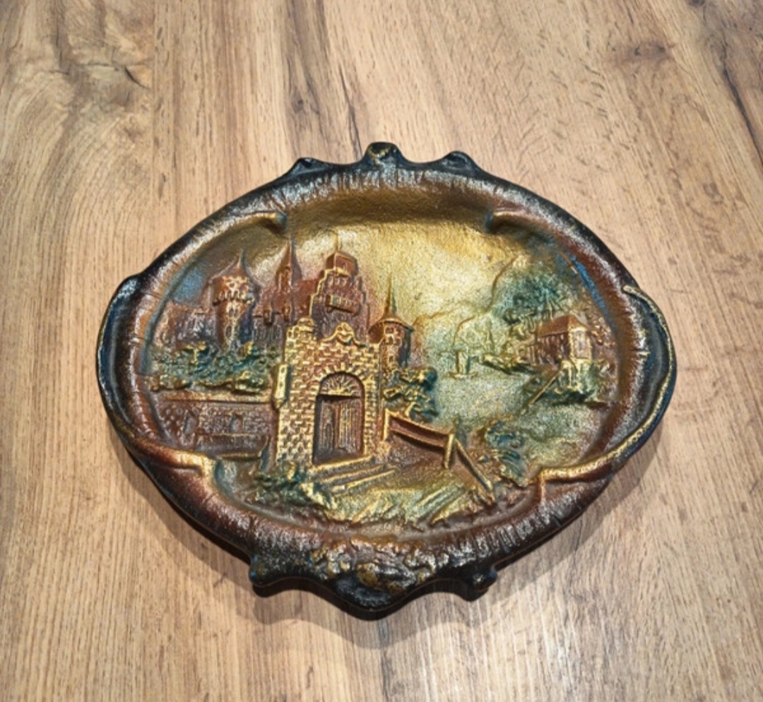 Kovová dekorácia na stenu