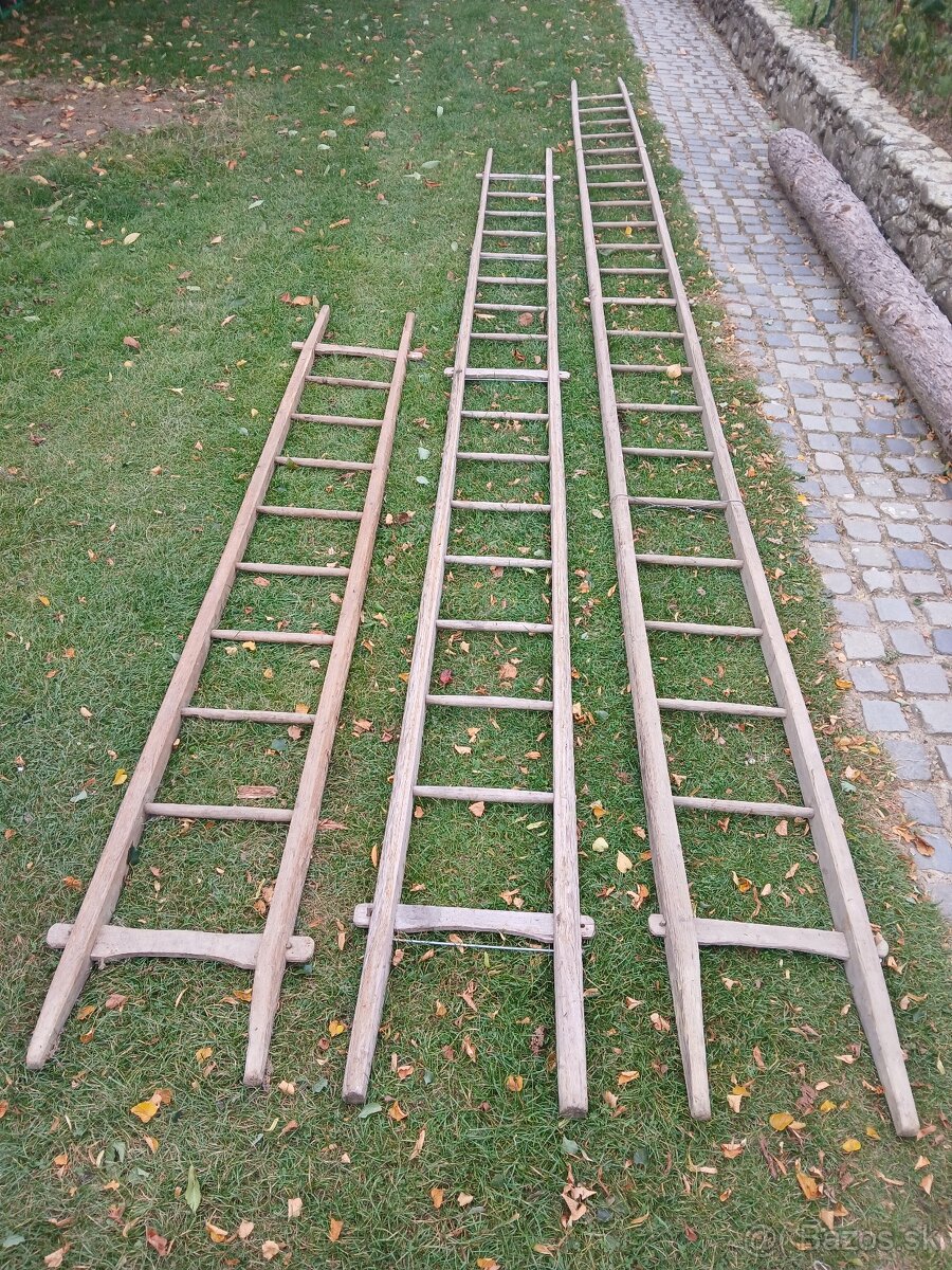 Starý drevený rebrík