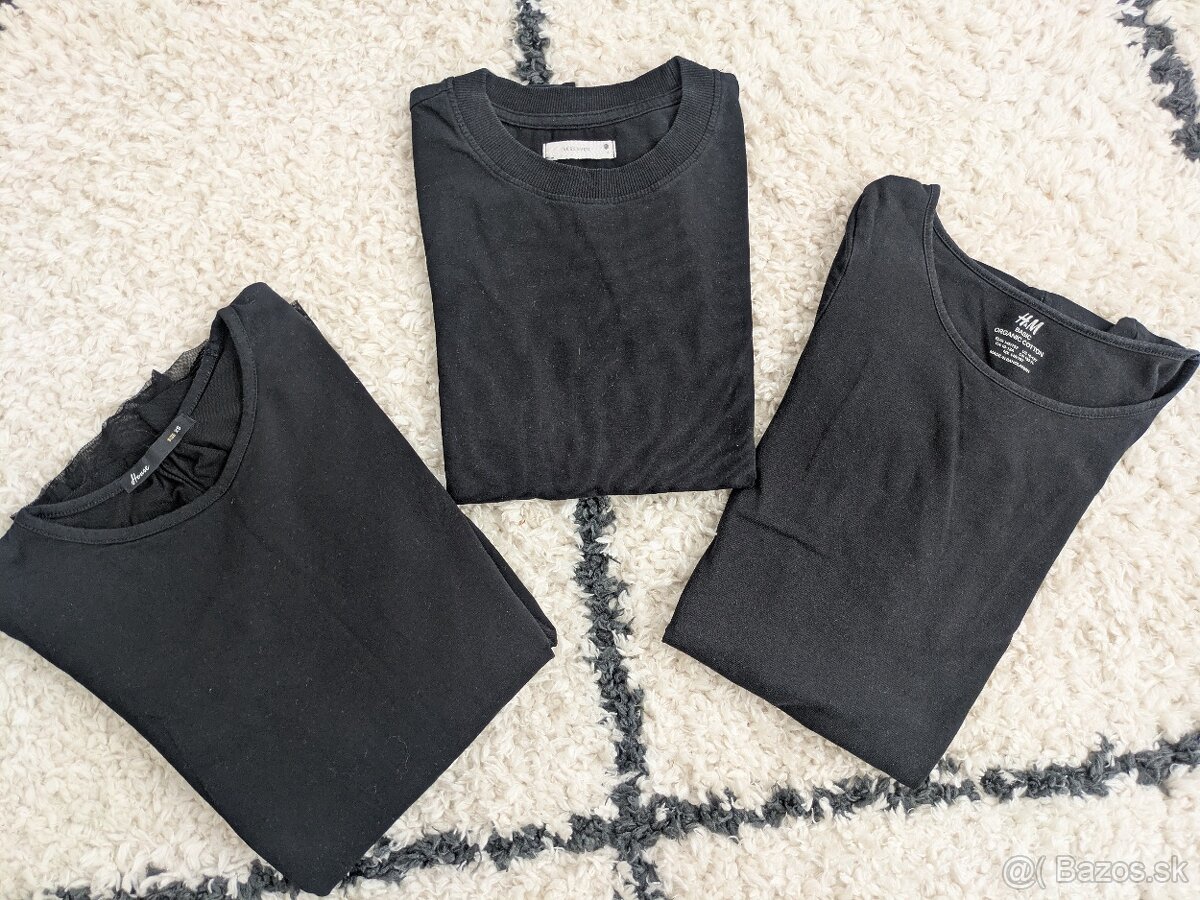 Balík čiernych tričiek