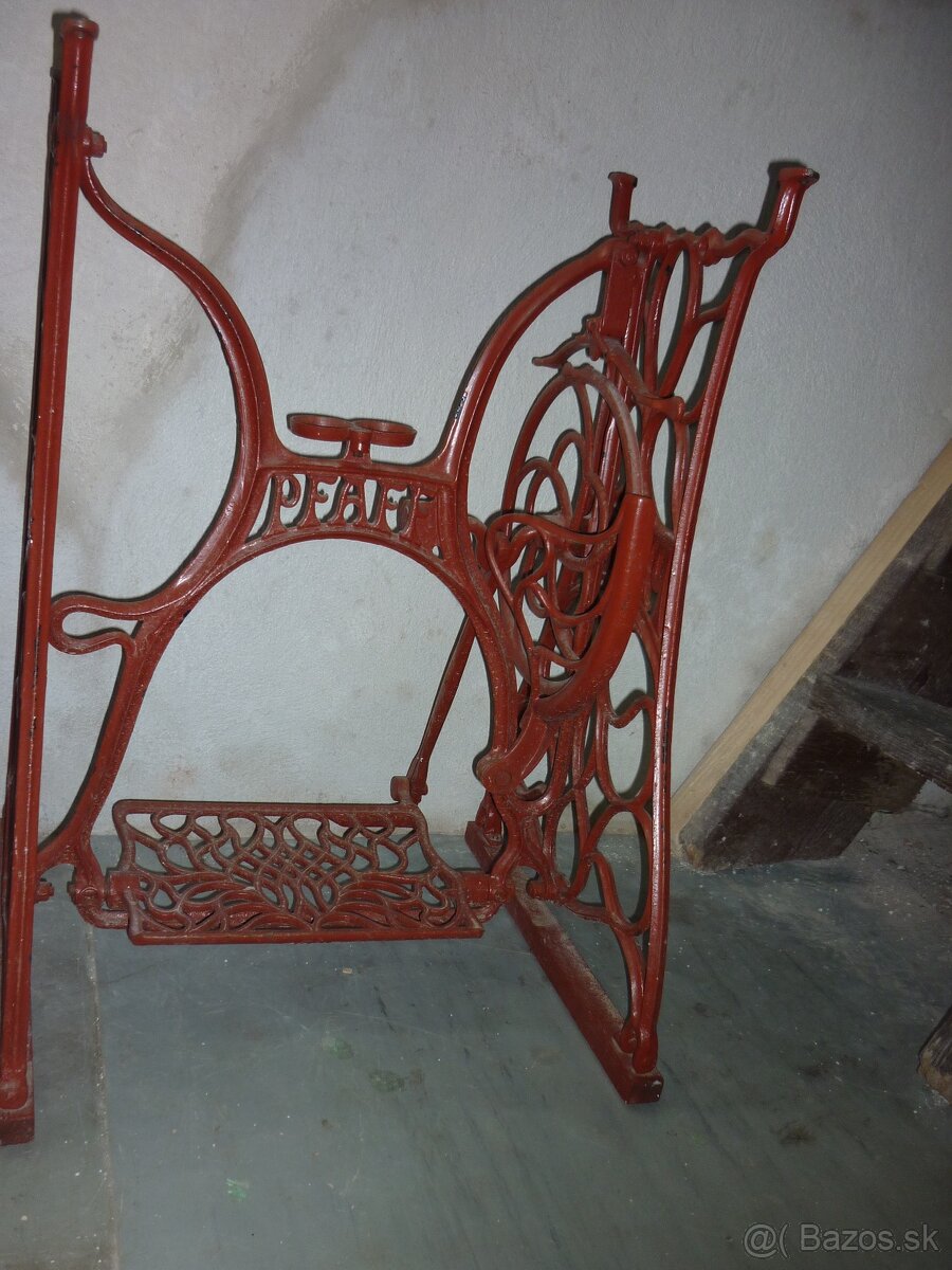 Stojan zo šijacieho stroja