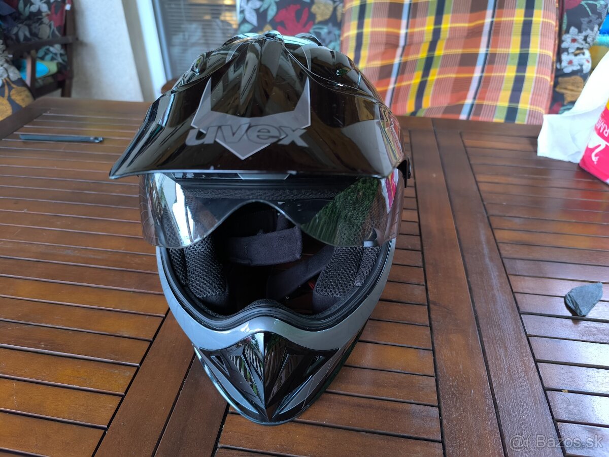 Predam Enduro prilbu Uvex