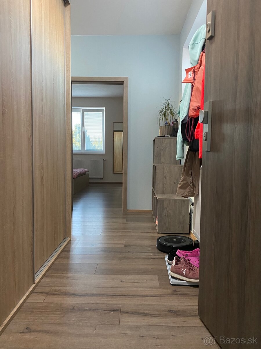 Ponúkam na predaj 2+KK s lodžiou v Dubnici nad Váhom.