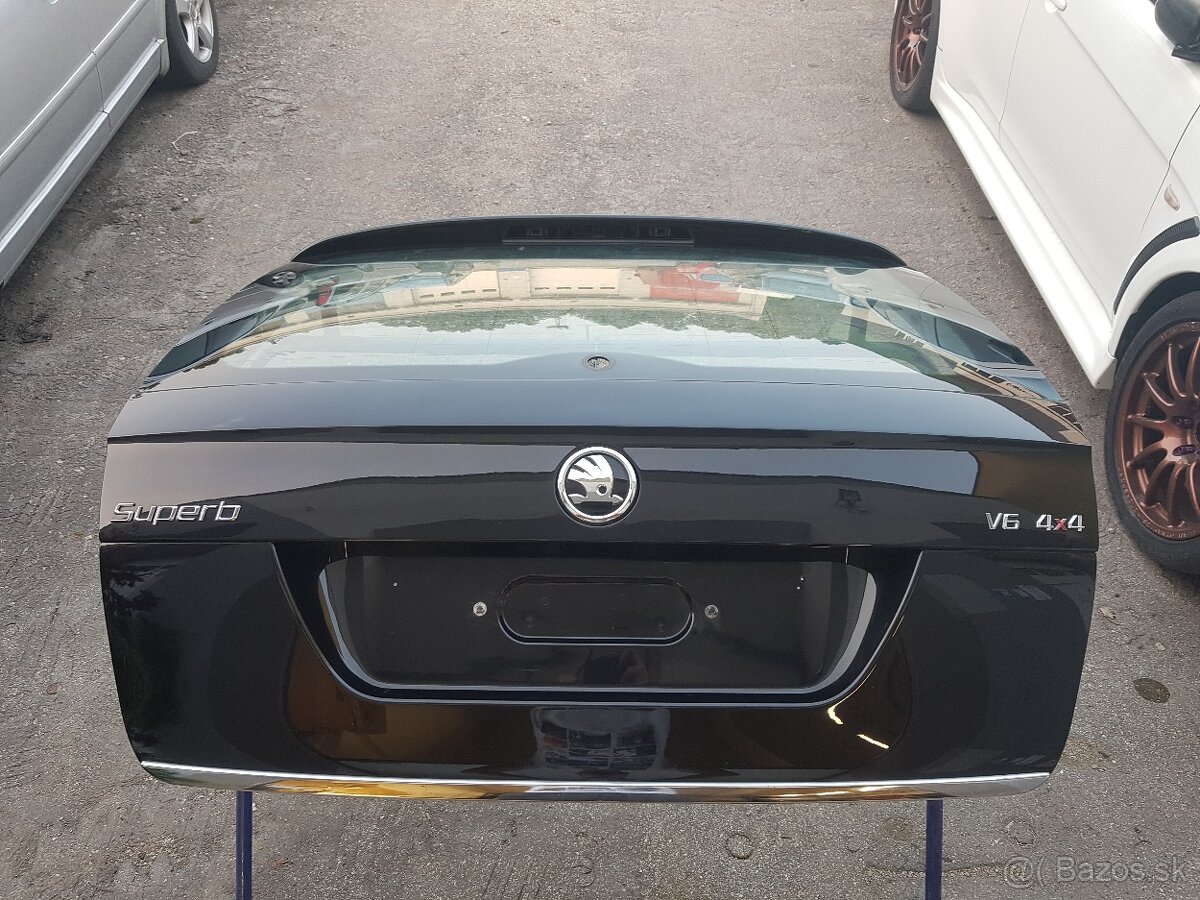 Predám piate (kufrové) dvere Superb 2 predFacelift Combi