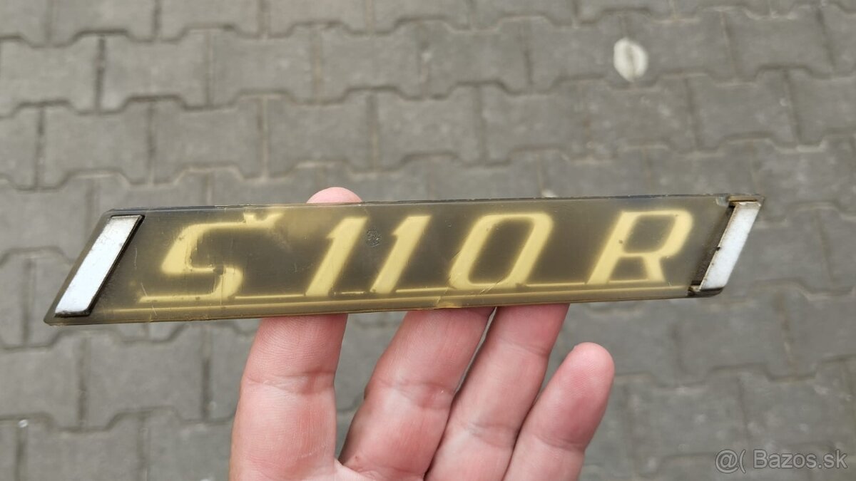 Originál starý původní štítek na zadní kapotu ŠKODA 110R