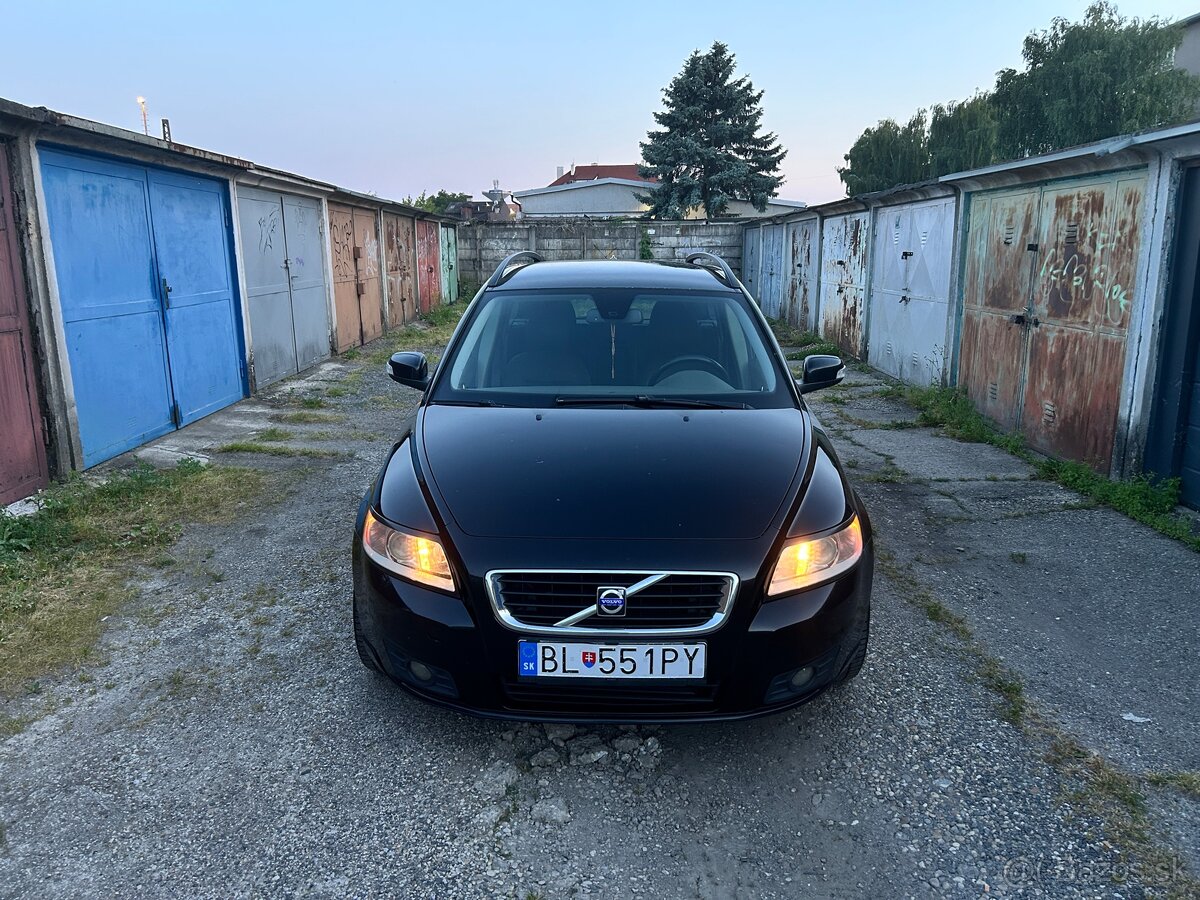 VOLVO V50