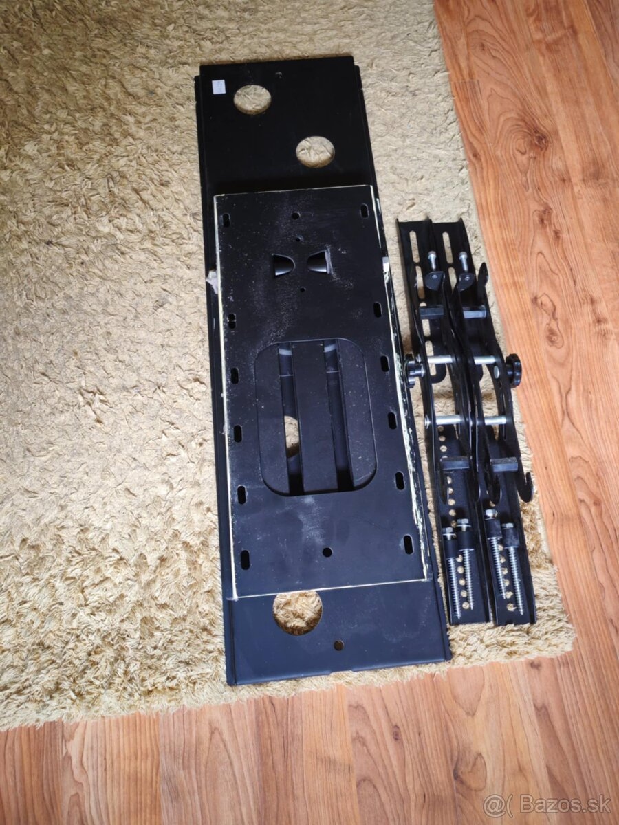 Kĺbový držiak na TV