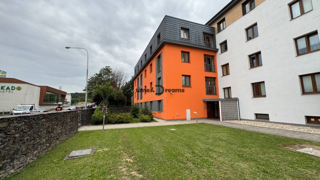 NA PRENÁJOM 1 izbový byt v centre mesta Nitra s GARÁŽOU