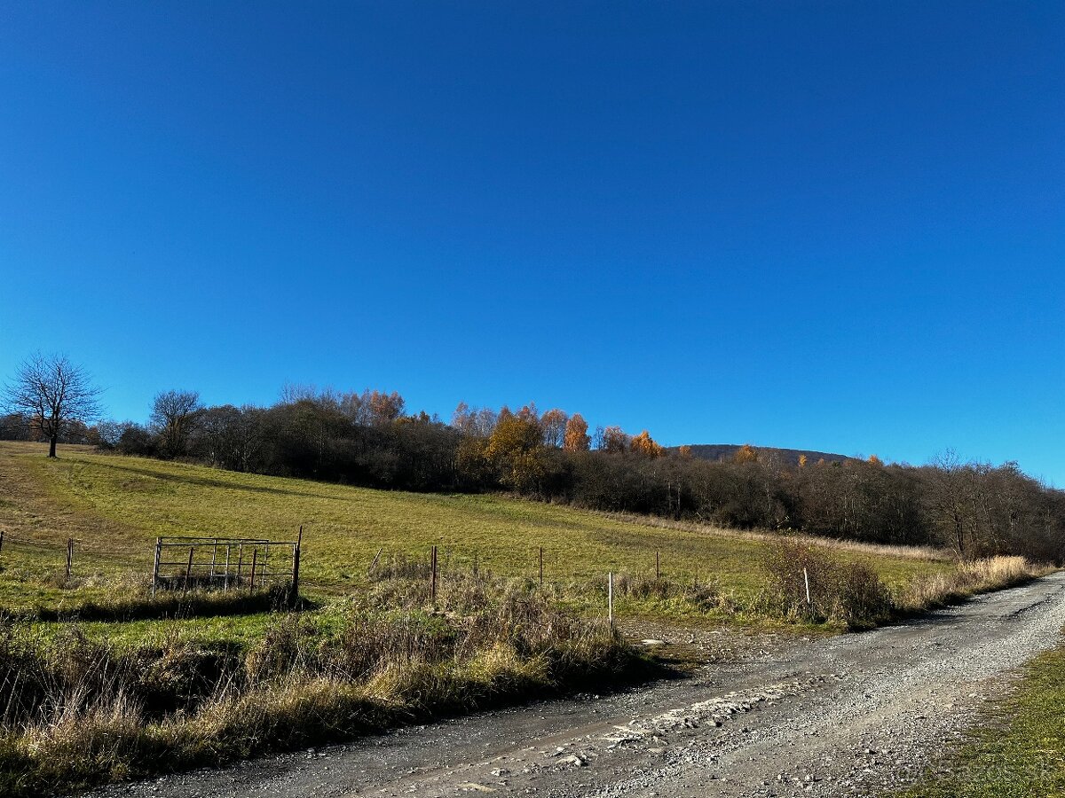 Pozemoky v obci Becherov