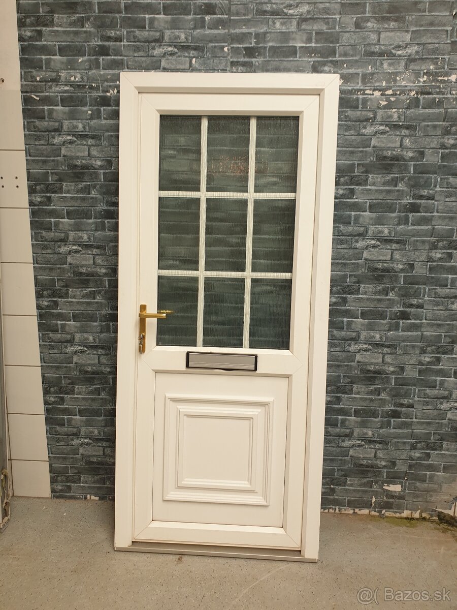 Plastove dvere č 32. 89x204cm Ľ