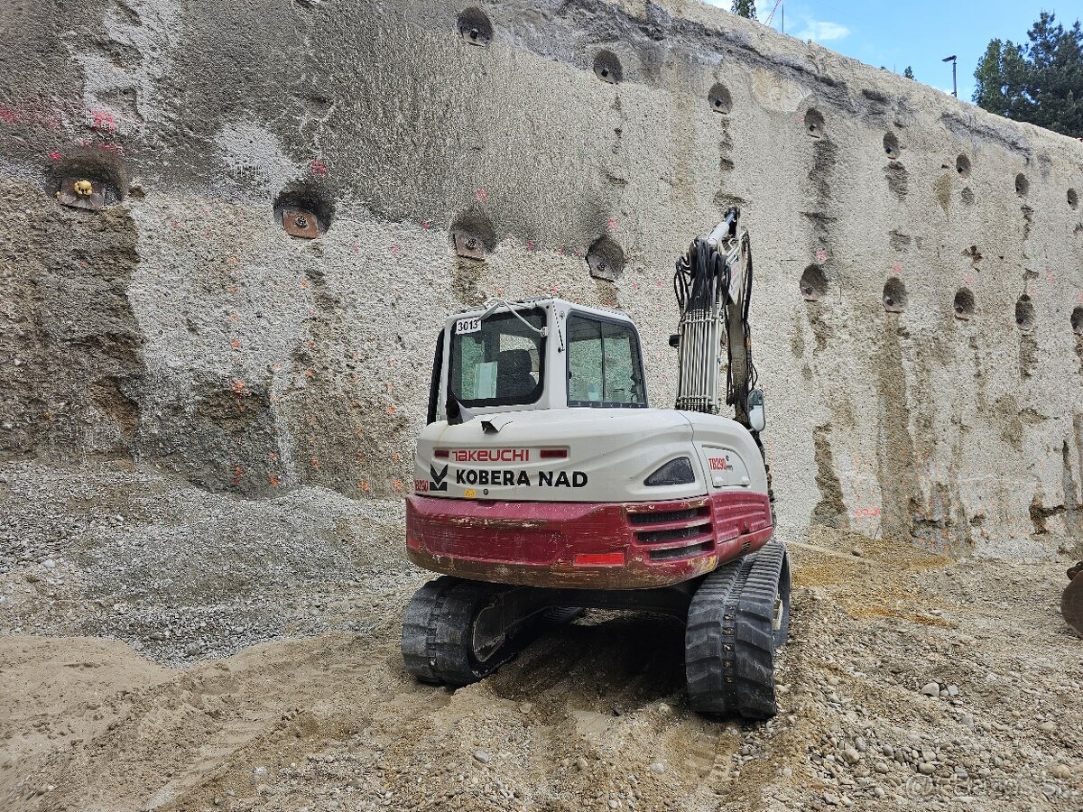 Takeuchi TB290 dvojvyloznik s rototiltom