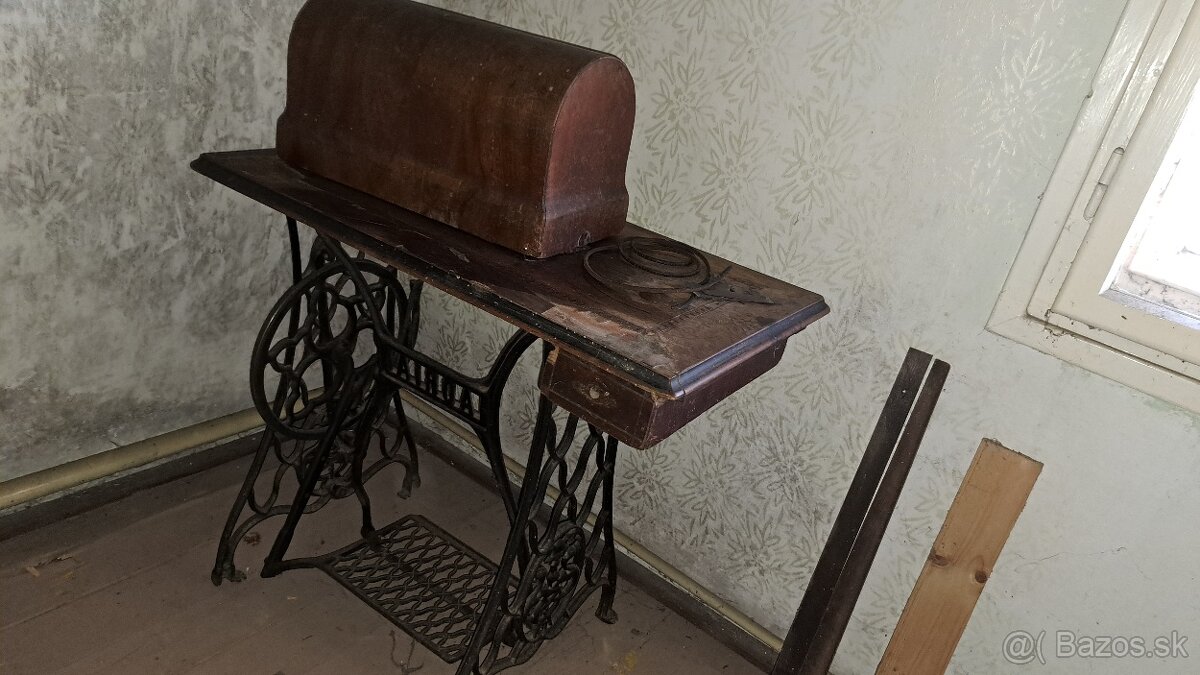 Predám historický šijací stroj Adria