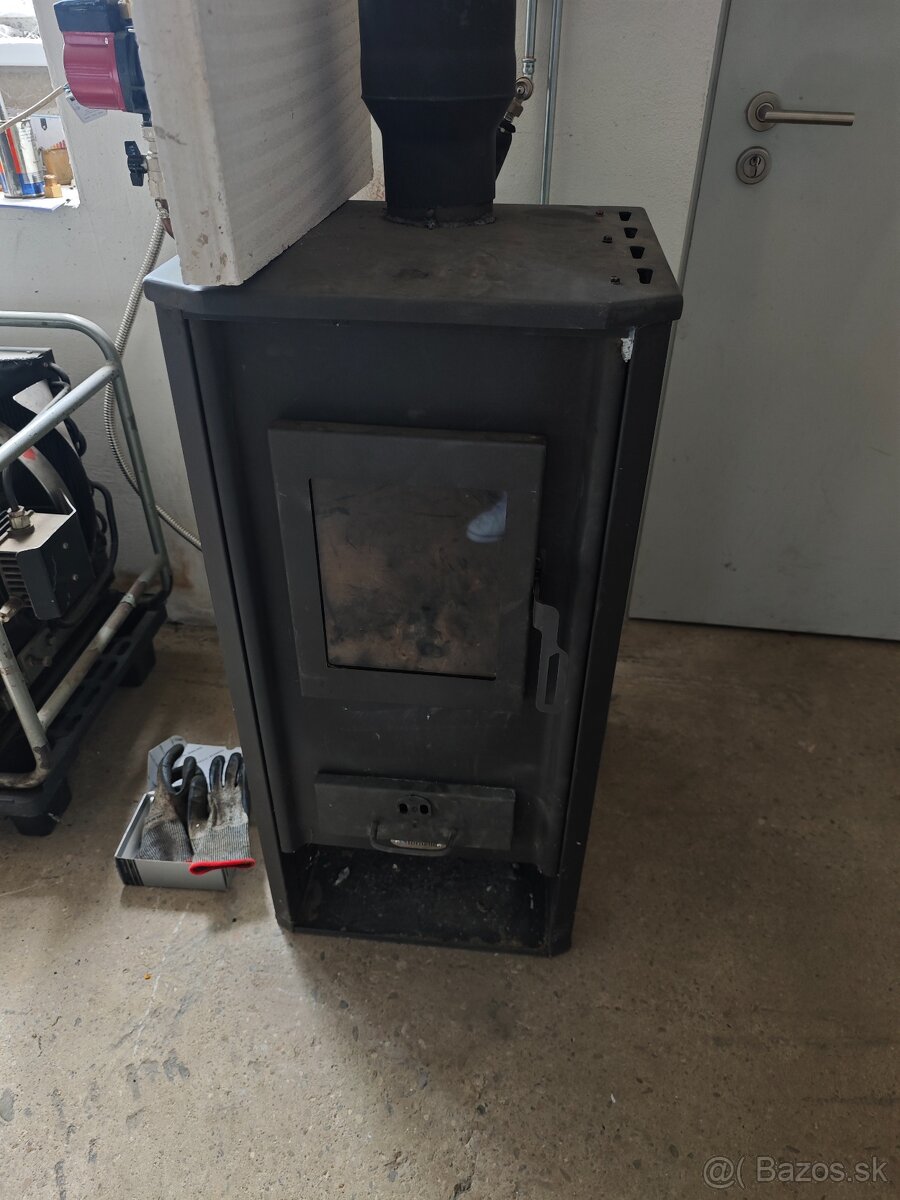 Kachle s teplovodnym výmenníkom, krémové