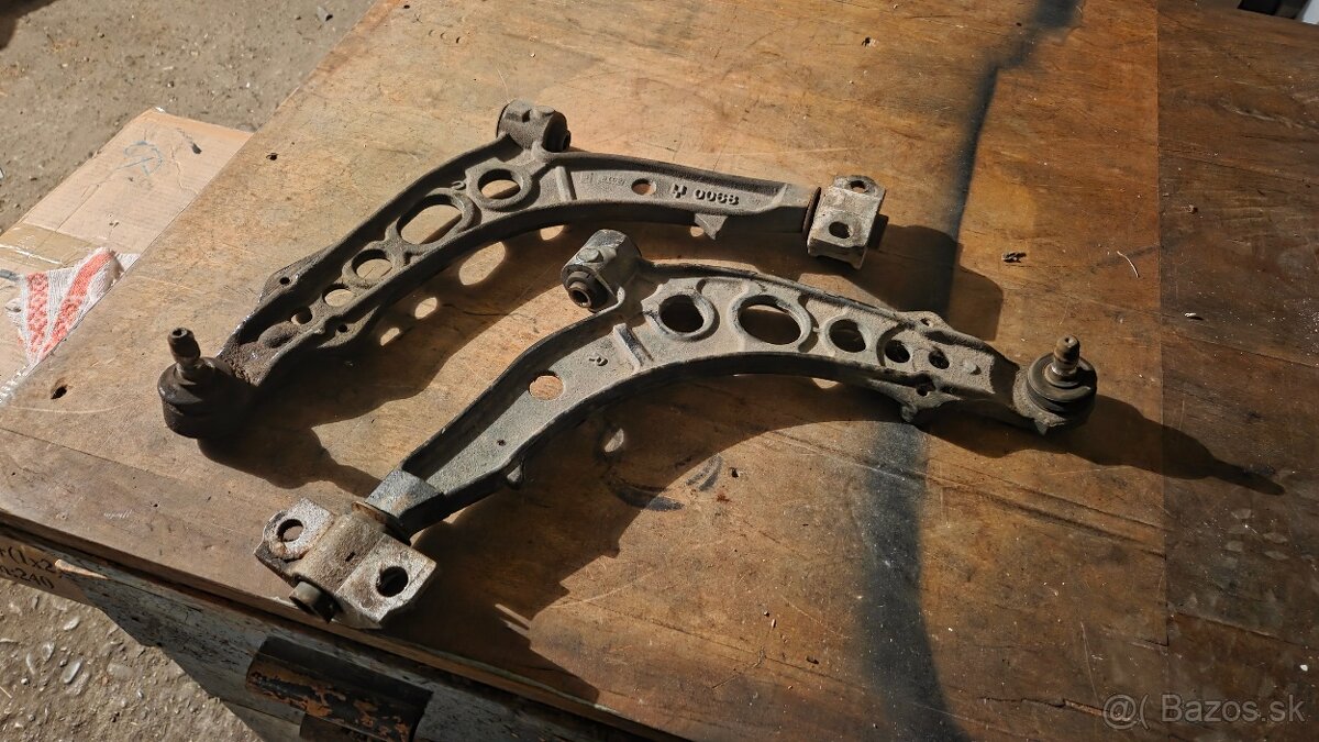 Fiat Punto 2 spodné ramena