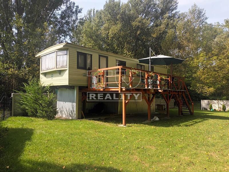 Pozemok 250 m2 s chatkou pri čarovných ramenách Dunaja -...