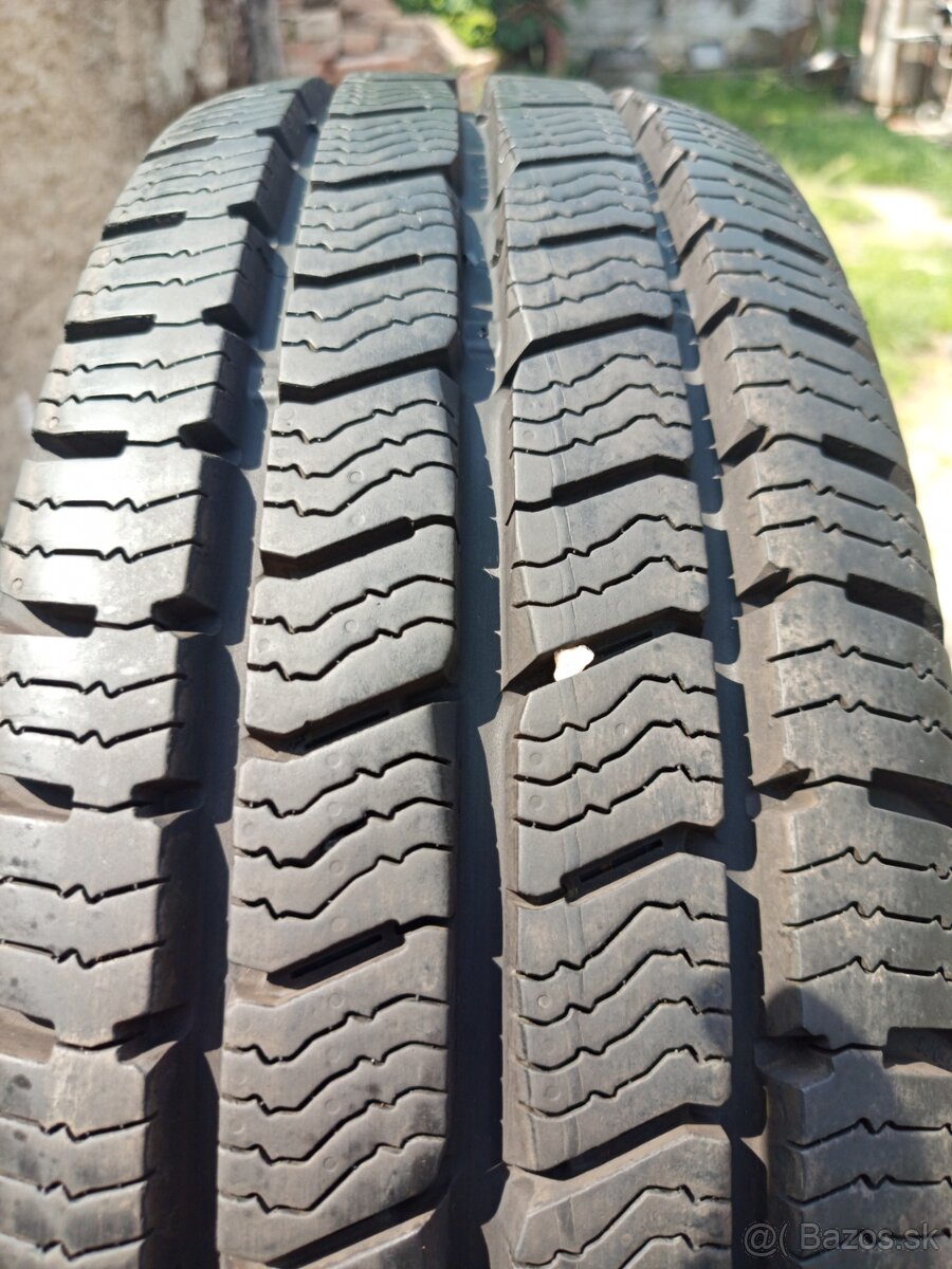 195/70 R15 C M+S Barum 104/102R