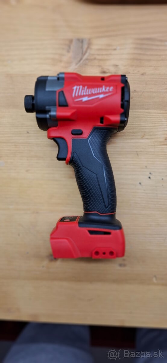 Predám Rázovy uťahovák Milwaukee M18 Fuel