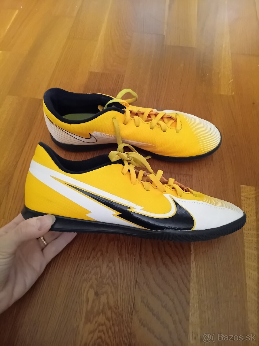 Halova obuv / halovky Nike 41