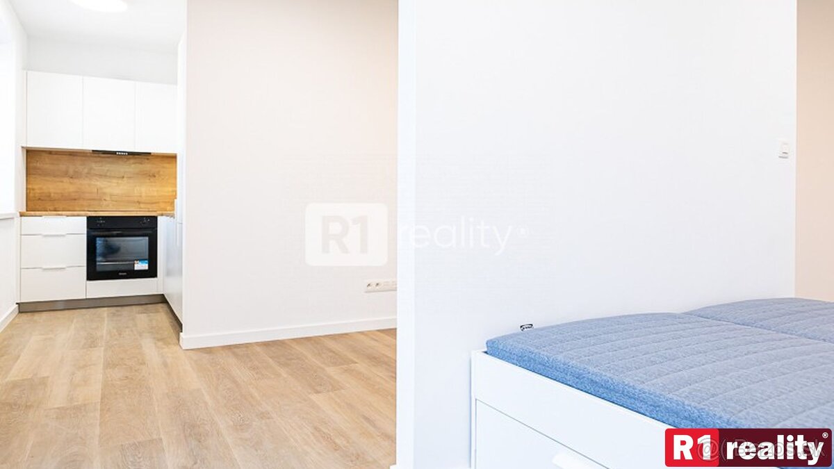 Nový 1 izbový byt 37 m2+ 4 m2 balkón, výťah + parking, Piešť