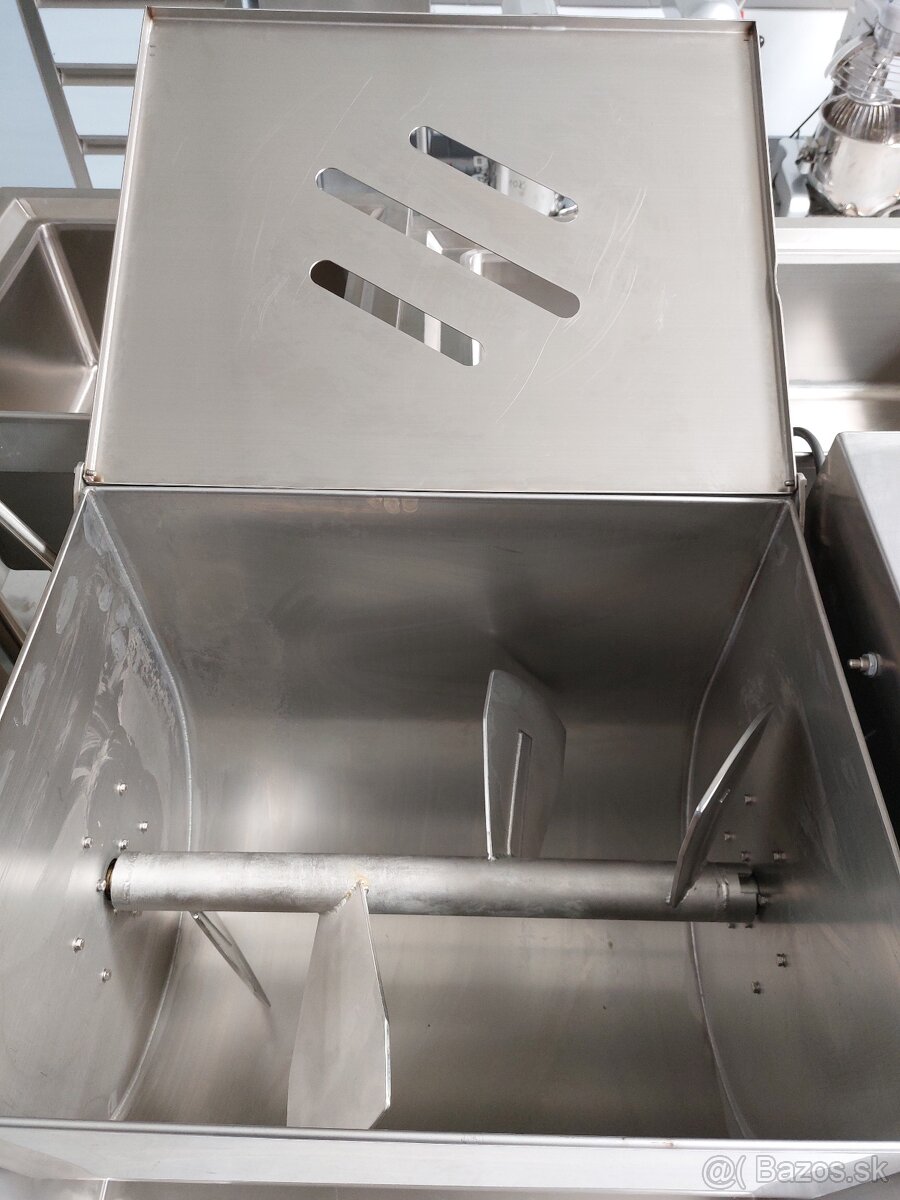 Miešačka mäsa 120 L -95kg Miešačka mäsa Miešačka klobás