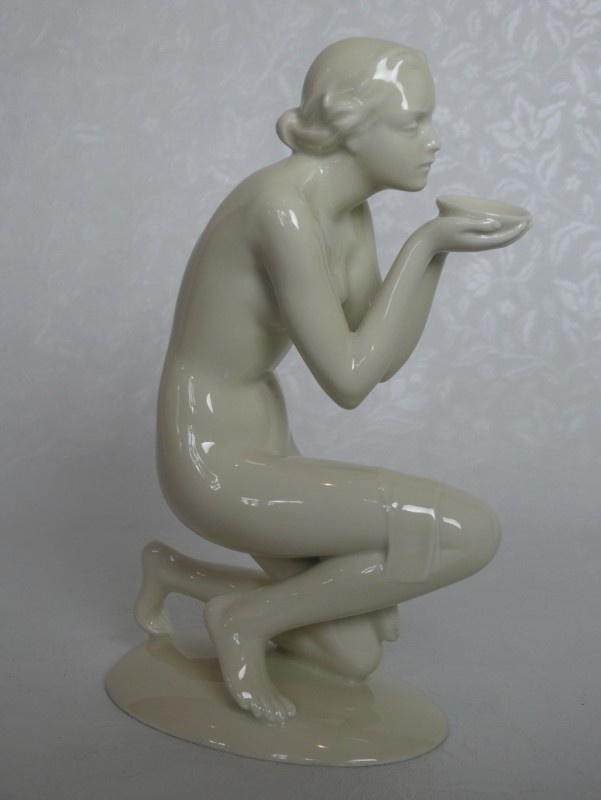 Porcelánový akt Dievčina