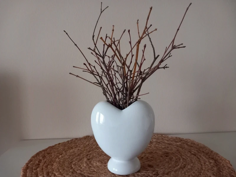 Biela keramická váza v tvare srdca 15x13x8 cm