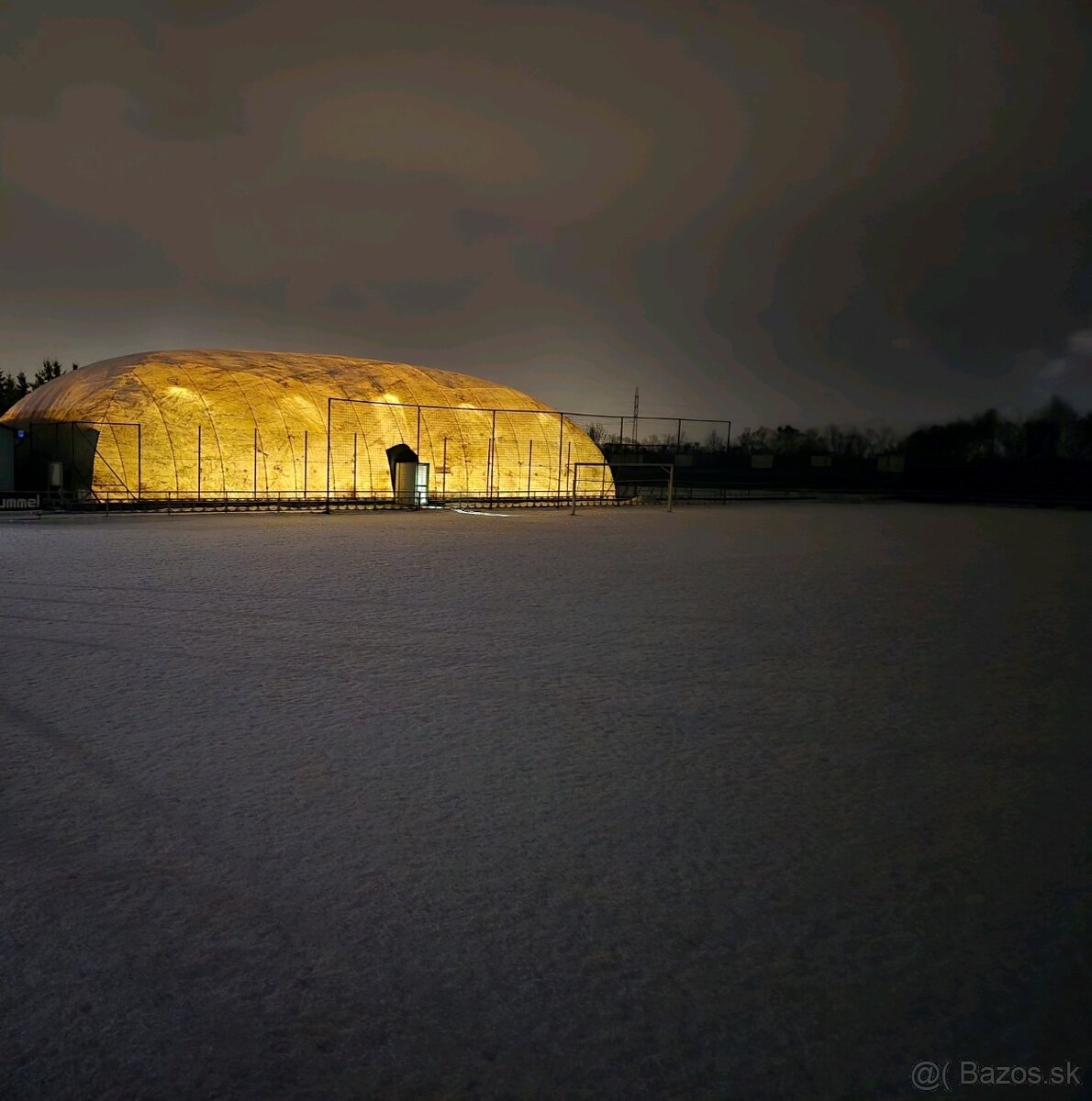 Predám tenisovú nafukovaciu halu 36 × 18 m